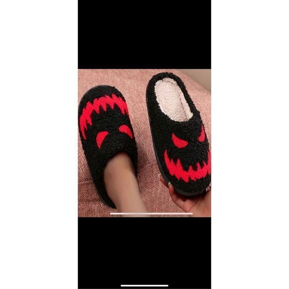 Venom themed/Red plush lined slippers size  7 1/2 -8 - Picture 1 of 10